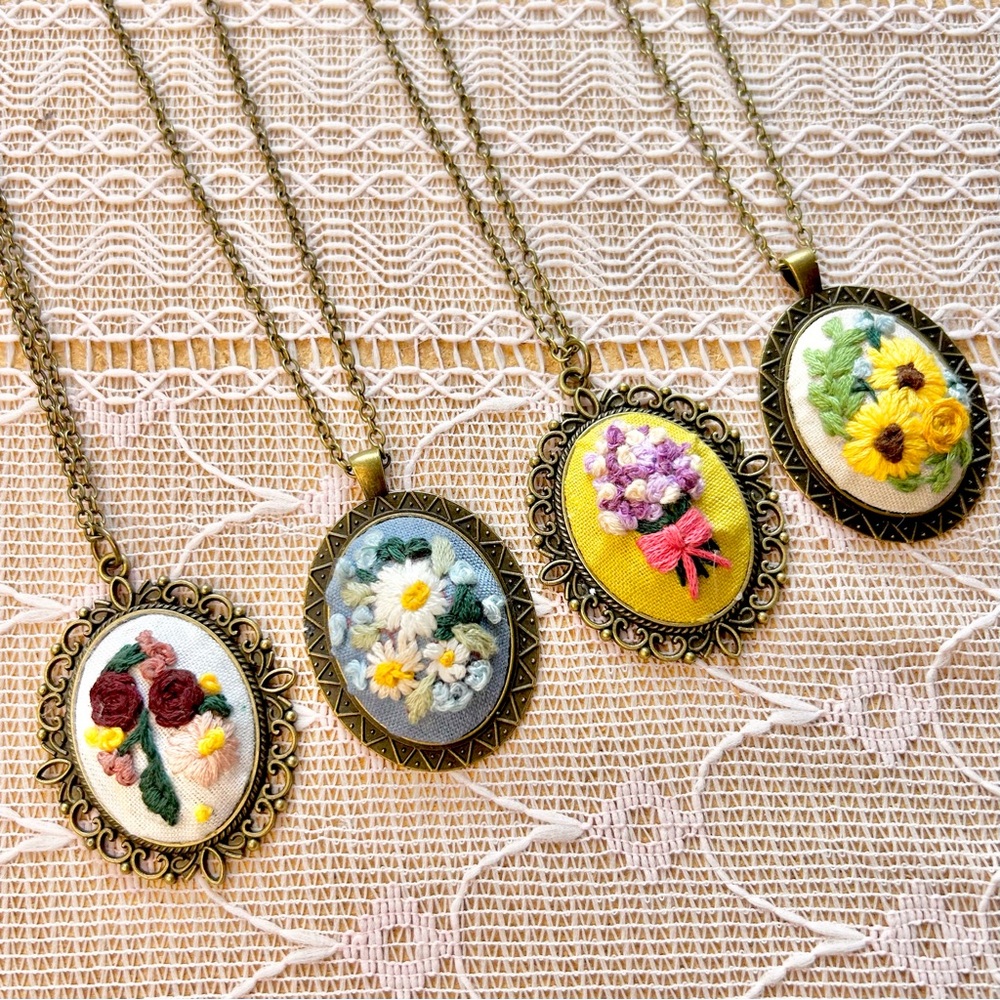 Hand Embroidered‎ Floral Necklace Set Vintage Style Bronze Oval Pendant 2 left